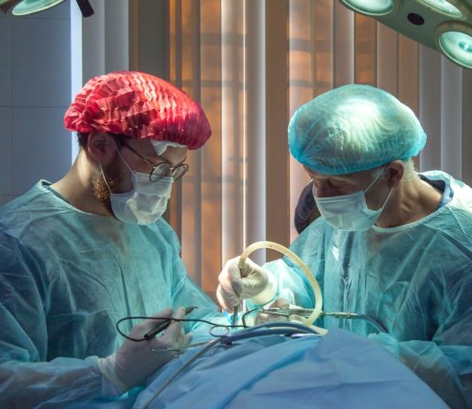 Phẫu thuật chuyển giới: Những điều cần biết về quy trình, rủi ro và chăm sóc hậu phẫu Phẫu thuật chuyển giới