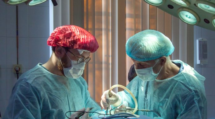 Phẫu thuật chuyển giới: Những điều cần biết về quy trình, rủi ro và chăm sóc hậu phẫu Phẫu thuật chuyển giới