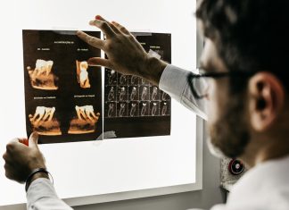 Các Xét Nghiệm Cần Làm Định Kỳ Khi Dùng Hormone Chuyển Giới